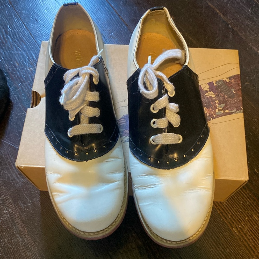 Willits classic black and white womens Oxford shoes